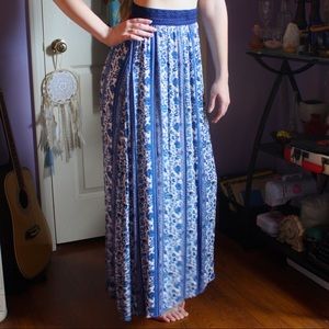 ❀ H&M blue and white floral boho maxi skirt
